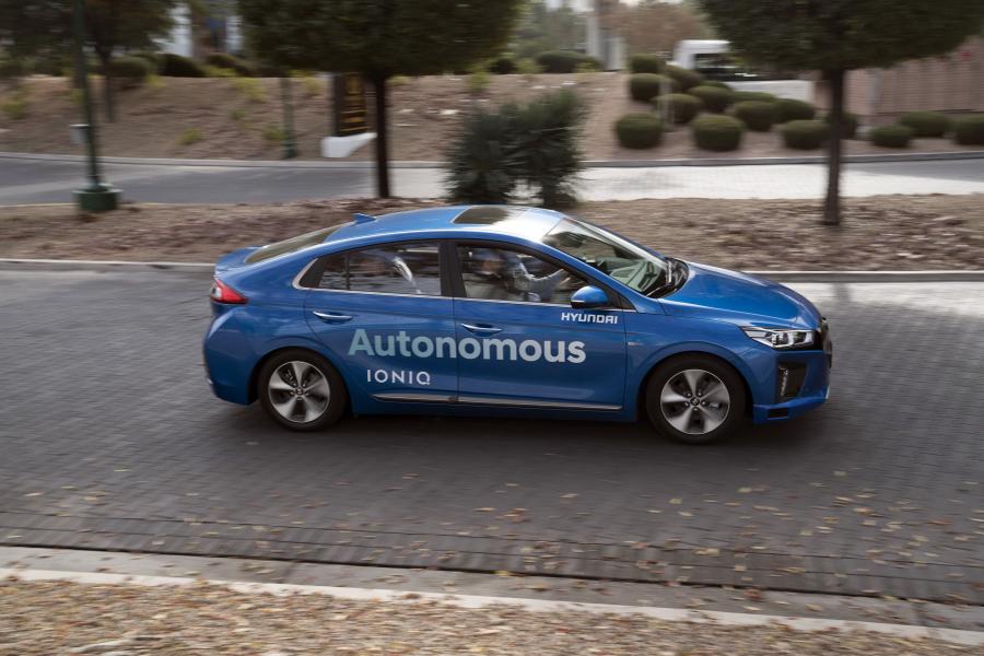  Hyundai Autonomous IONIQ Concept 2016 года  (фото 14 из 14)